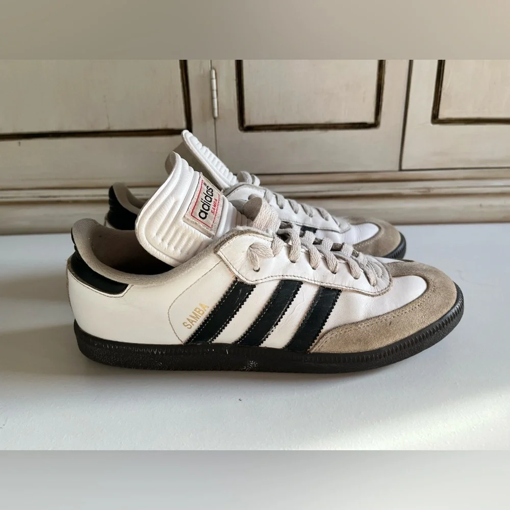 - Men’s adidas Samba OG White Black Brown Gum Sole Shoe size 8